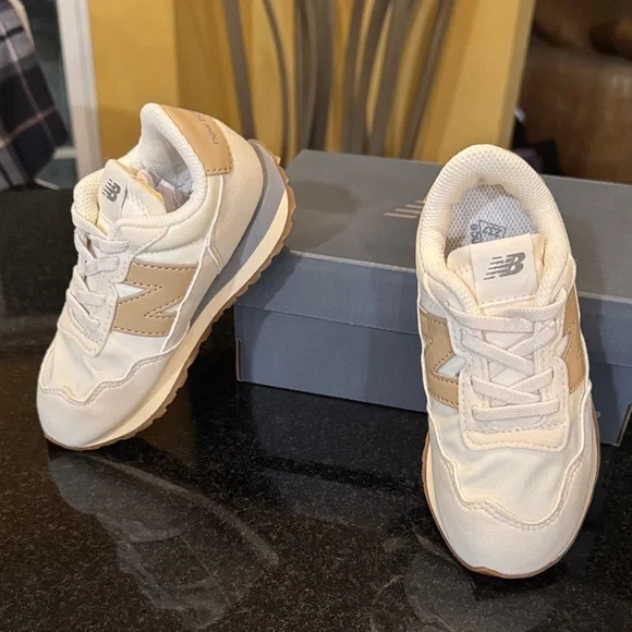 New Balance Kids' Cream and Tan Sneakers toddler 10 - Picture 4 of 8